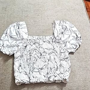 Monteau PUFFY Sleeves Elastic Body white  w/ black abstract patterns small small